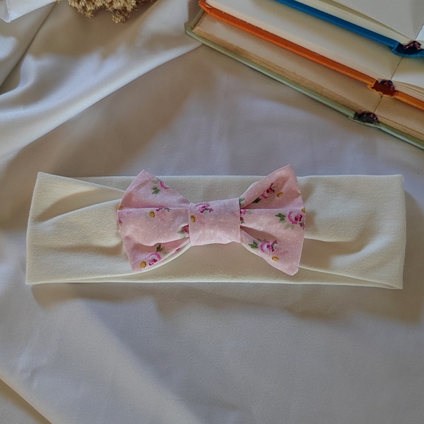 Χειροποίητη παιδική βρεφική κορδέλα μαλλιών σε ιβουάρ χρώμα με φιόγκο ροζ πουα floral σε διάφορα μεγέθη 1τμχ - δώρο, βαμβακερές κορδέλες, βρεφικά, αξεσουάρ μαλλιών - 2