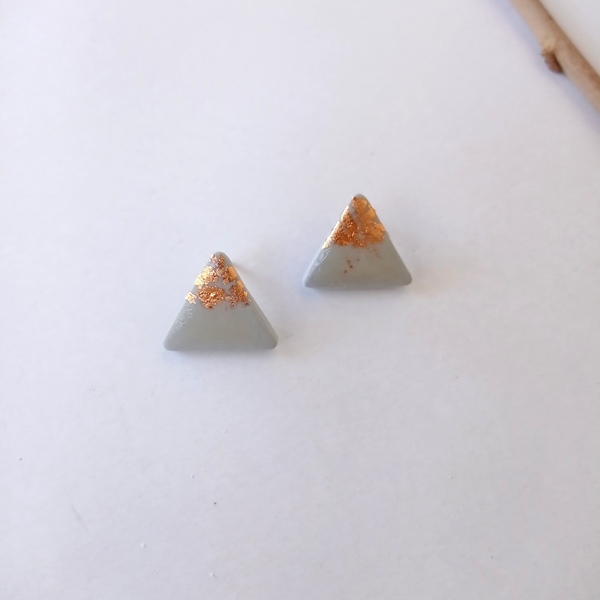 Τρίγωνα σκουλαρίκια από πηλό και ατσάλι - πηλός, γεωμετρικά σχέδια, χειροποίητα, καρφωτά, ατσάλι - 3