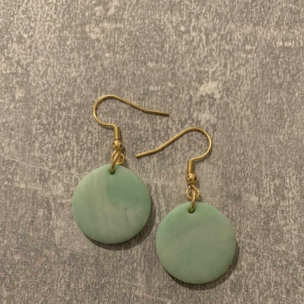 Κρεμαστά σκουλαρίκια σε πράσινο χρώμα, 4 cm - επιχρυσωμένα, πηλός, μικρά, ατσάλι, κρεμαστά - 5