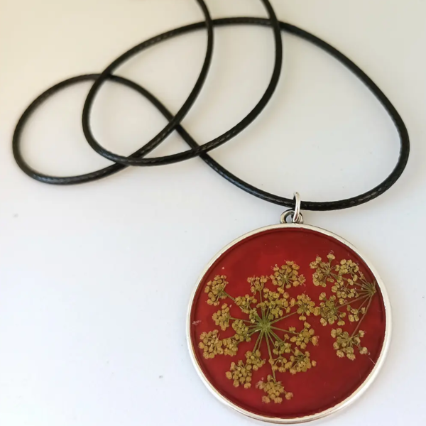 Red necklace with parsleys' seeds - γυαλί, ορείχαλκος, κοντά, λουλούδι, μεγάλα - 2