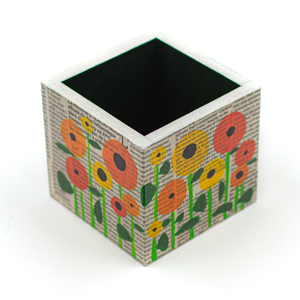 Ξύλινο τετράγωνο δοχείο - με εφημερίδα και ζωγραφισμένα λουλούδια - ξύλο, οργάνωση & αποθήκευση - 2