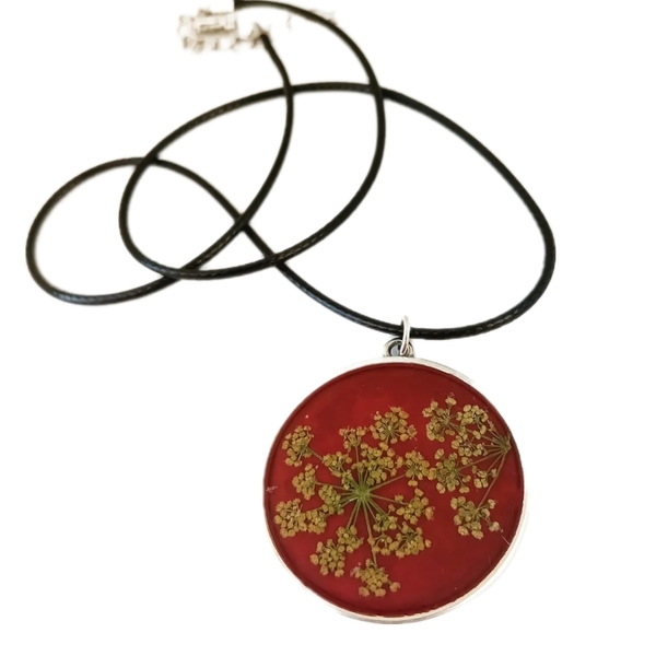 Red necklace with parsleys' seeds - γυαλί, ορείχαλκος, κοντά, λουλούδι, μεγάλα