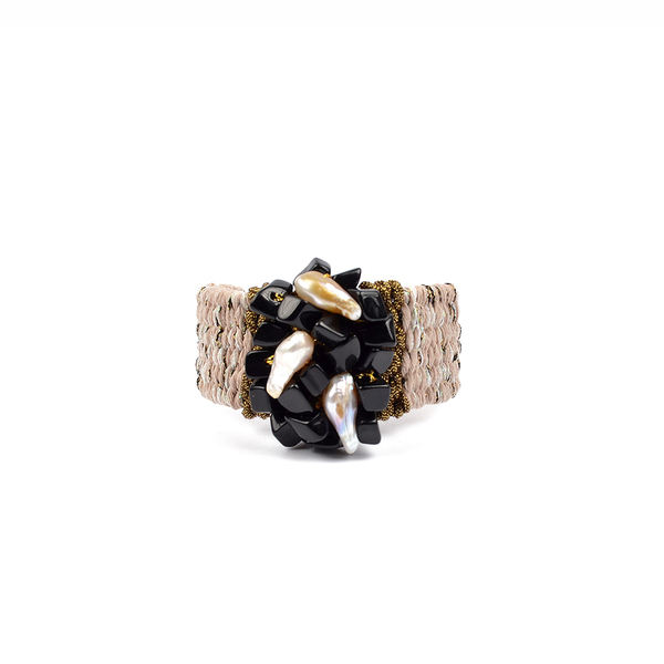 ATHINA MAILI - Υφαντό βραχιόλι μπεζ μαύρο 2,5 εκατοστά φάρδος με ημιπολύτιμες πέτρες και μαργαριτάρια - ημιπολύτιμες πέτρες, μαργαριτάρι, νήμα, μακραμέ, boho, χεριού