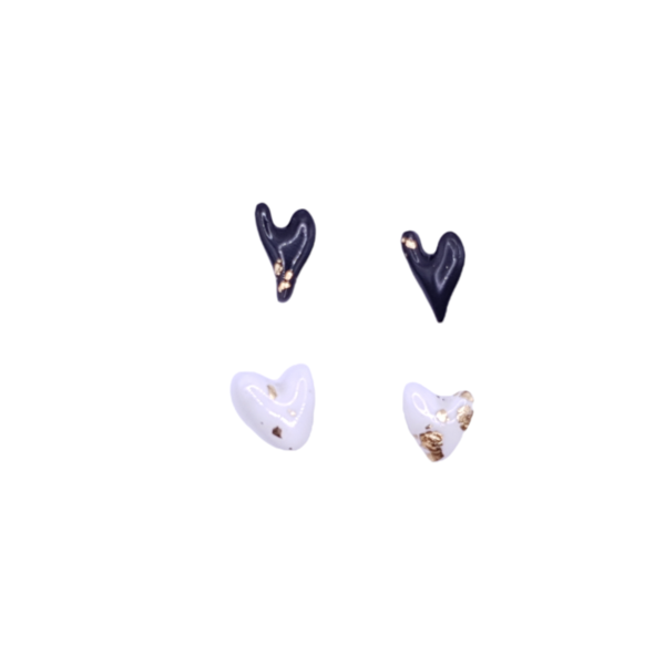 "Ying Yang Hearts" I Χειροποίητα καρφωτά σκουλαρίκια από πολυμερικό πηλό - set 2 ζευγάρια -2 cm - χρώμα λευκό / χρυσό / μαύρο - καρφωτά, μικρά, ατσάλι, καρφάκι