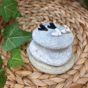 "Ying Yang Hearts" I Χειροποίητα καρφωτά σκουλαρίκια από πολυμερικό πηλό - set 2 ζευγάρια -2 cm - χρώμα λευκό / χρυσό / μαύρο - καρφωτά, μικρά, ατσάλι, καρφάκι - 3