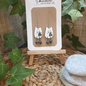 "Walking Cats ΙΙΙ" I Χειροποίητα μοντέρνα κρεμαστά σκουλαρίκια από πολυμερικό πηλό - 9 cm - χρώμα λευκό/ανθρακί - πηλός, μακριά, ατσάλι, κρεμαστά, γάντζος