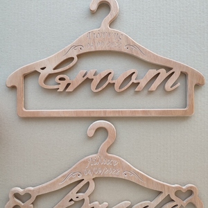 Σετ ξύλινες κρεμάστρες γάμου Groom & Bride, χαραγμένα ονόματα - ξύλο, κρεμάστρες - 2