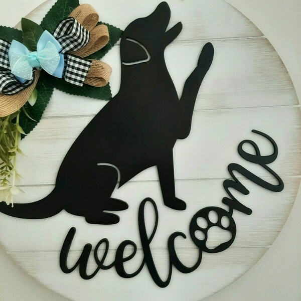 Ξύλινο κρεμαστό πόρτας Welcome με σκύλο που καλωσορίζει - στεφάνια - 4