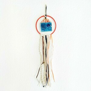 Ονειροπαγίδα με μπλε σπιτάκι γυάλινο Διάμετρος: 11.00cm - ονειροπαγίδα, χειροποίητα, διακοσμητικά, homedecor, γούρια - 4