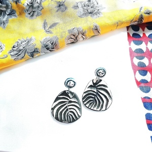 "The Summer Earrings" Handmade Embossed Dangle Earrings in the Shape of a Palm (5.0cm Height) - πηλός, boho, κρεμαστά, μεγάλα - 3