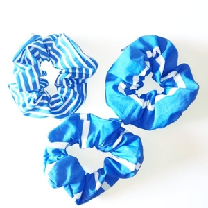 Blue and white scrunchies - ύφασμα, λαστιχάκια μαλλιών - 2