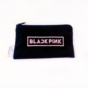 Υφασμάτινη κασετίνα γυναικείο μουσικό συγκρότημα μαύρη με ροζ κέντημα 13x22 εκ. - ύφασμα, κασετίνες, κορίτσι, χειρός, καλλυντικών
