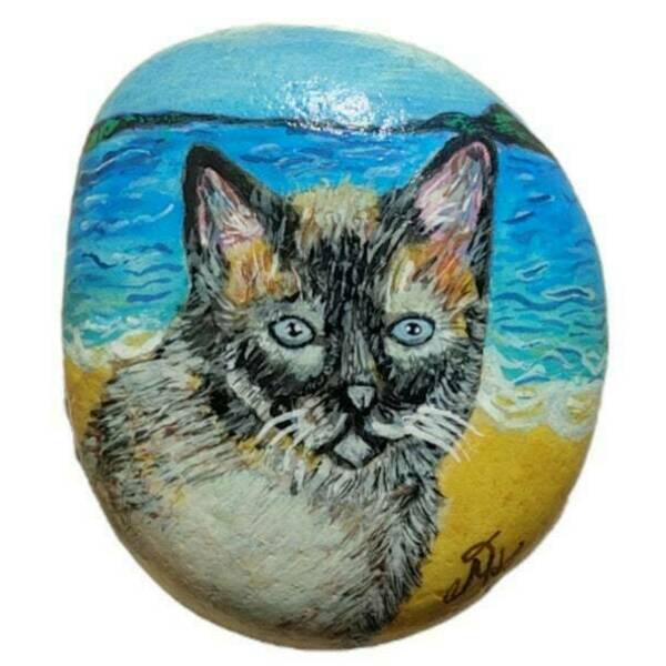 Πέτρα με γάτα ζωγραφισμένη στο χέρι. Διαστάσεις 6x7 εκατοστά. - πέτρα, γάτα, διακοσμητικές πέτρες, ζωάκια - 4