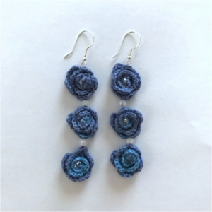 χειροποίητα πλεκτά σκουλαρίκια "blue roses", με γάντζες ασήμι 925, 7,5 x 1,5 εκ περίπου - ασήμι 925, κρεμαστά, γάντζος, πλεκτά