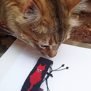 Μαύρο μακραμέ βραχιόλι με κόκκινη γάτα - μακραμέ, γάτα, κορδόνια - 5