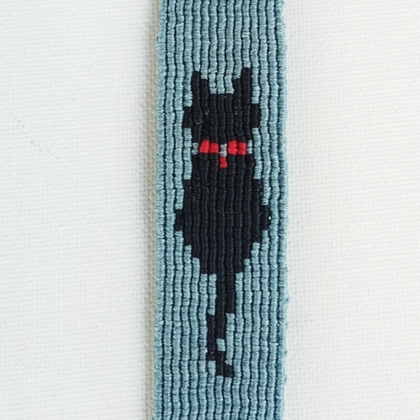 Γαλάζιο μακραμέ βραχιόλι με μαύρη γάτα - μακραμέ, γάτα, κορδόνια, αυξομειούμενα