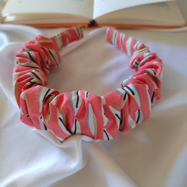 Χειροποίητη scrunchie στέκα μαλλιών υφασμάτινη με βαμβακερο ύφασμα με φυλλα σε τερακοτα βάση με μήκος 40 cm 1 τμχ - ύφασμα, στέκες μαλλιών παιδικές, στέκες - 2