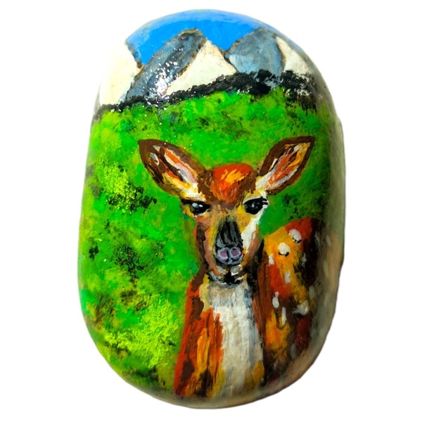 Ελάφι ζωγραφισμένο στο χέρι σε βότσαλο διαστάσεις 6 εκ ύψος 4 εκ πλάτος. - πέτρα, διακοσμητικές πέτρες