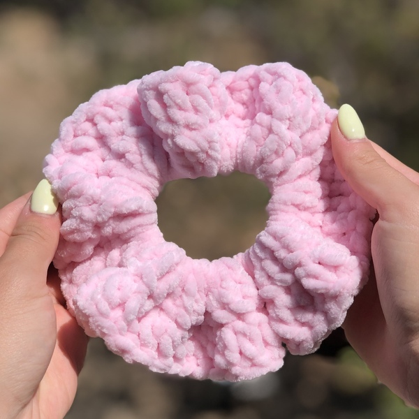 Light Pink Knitted Scrunchie - μαλλί, λαστιχάκια μαλλιών
