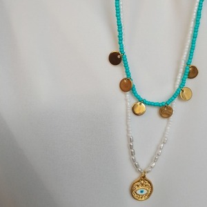 Κολιέ με τιρκουάζ χάντρες και χρυσά φλουριά - charms, χάντρες, ατσάλι, φλουριά, seed beads