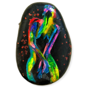 Φιγούρα γυναίκας πολύχρωμη ζωγραφισμένη στο χέρι σε πέτρα. Διαστάσεις 7 εκ ύψος, 5 εκ πλάτος. - ζωγραφισμένα στο χέρι, πέτρα, διακοσμητικές πέτρες