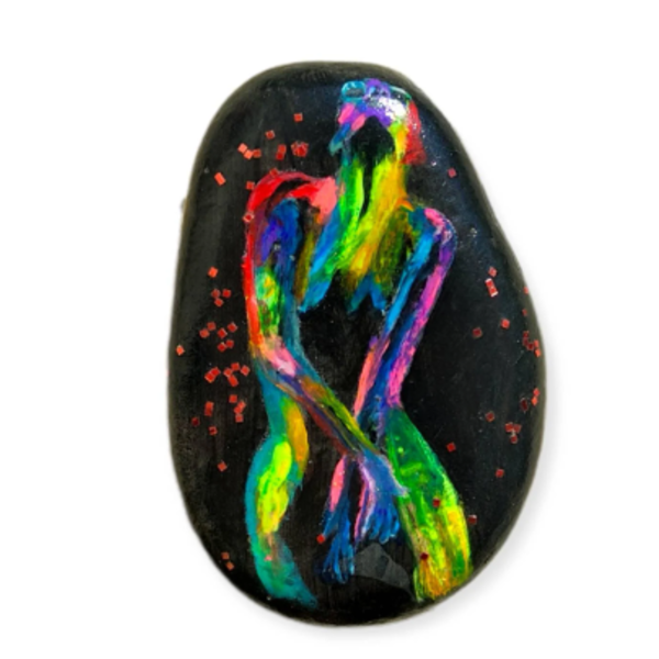 Φιγούρα γυναίκας πολύχρωμη ζωγραφισμένη στο χέρι σε πέτρα. Διαστάσεις 7 εκ ύψος, 5 εκ πλάτος. - ζωγραφισμένα στο χέρι, πέτρα, διακοσμητικές πέτρες - 3
