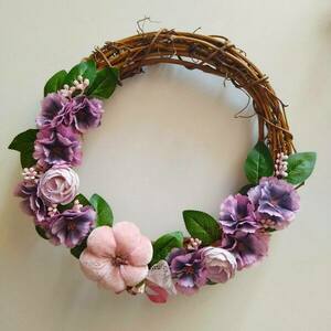Στεφάνι 30 εκατοστών διακοσμημένο με μωβ λουλούδια κ ροζ κολοκύθα - στεφάνια, φθινόπωρο, κολοκύθα - 3