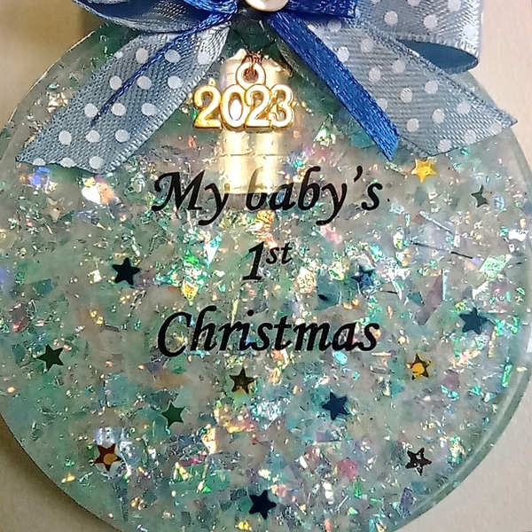Χριστουγεννιάτικο στολίδι/γούρι 2024 από υγρό γυαλί first Christmas Φ8 - γυαλί, χριστουγεννιάτικα δώρα, πρώτα Χριστούγεννα, στολίδια, δώρα για μωρά - 3