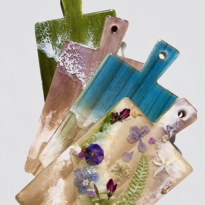 Floral σανίδα τυριών - ξύλο, γυαλί, πλαστικό, ρητίνη