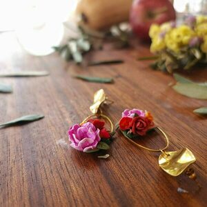 Χειροποίητο μπουκέτo λουλουδιών σε κρεμαστά σκουλαρίκια με οβάλ frame, με boho, modern & romantic διάθεη - μακριά, λουλούδι, ατσάλι, boho, νυφικά - 2