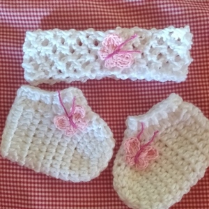 Πλεκτό βρεφικό σετ από λευκή κορδέλα και καλτσάκια με ροζ πεταλούδα. 0-6 μηνών.χειροποίητο - κορίτσι, σετ, δώρα για μωρά, αξεσουάρ μωρού - 2