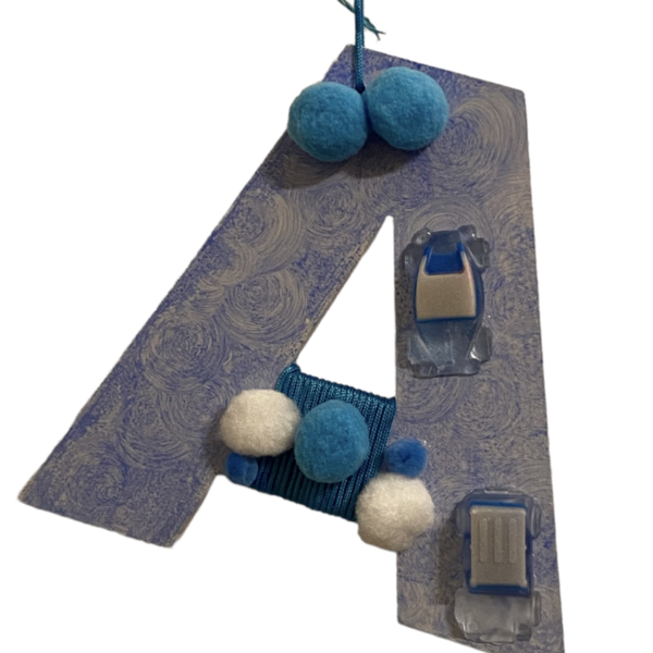 Ξύλινο διακοσμητικό γράμμα Α για το παιδικό δωμάτιο σε γαλάζιο χρώμαΔιάσταση 20Χ29 εκ