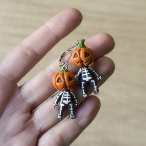 Σκουλαρίκια σκελετοί Halloween από πολυμερικό πηλό - νεκροκεφαλή, πηλός, halloween, κρεμαστά, κολοκύθα - 2