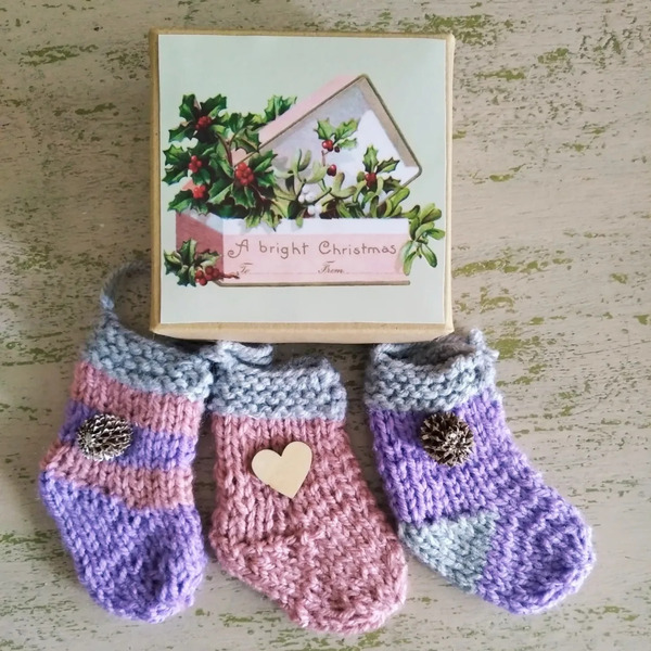 Χριστουγεννιάτικα στολίδια κάλτσες ροζ σετ των 3 (10cm) - vintage, νήμα, χριστουγεννιάτικα δώρα, στολίδια - 3