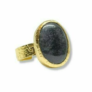 Ορειχάλκινο δαχτυλίδι σε ματ χρυσό χρώμα με μαύρη οβάλ φυσική πέτρα. - ημιπολύτιμες πέτρες, αυξομειούμενα