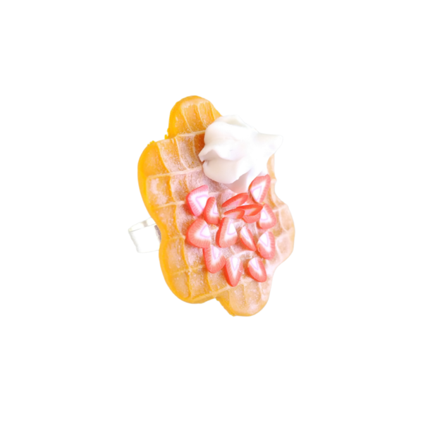 Δαχτυλίδι βάφλα με σαντιγί, φράουλες και ζάχαρη άχνη με πολυμερικό πηλό / μεγάλο / μεταλλική βάση / αυξομειούμενο / Twice Treasured - πηλός, cute, γλυκά, αυξομειούμενα, kawaii - 2