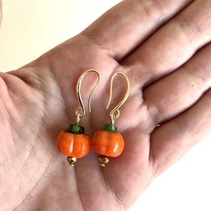 Σκουλαρίκια Halloween κολοκύθες πορτοκαλί γυαλί μουράνο μέγεθος 40 χιλιοστά - γυαλί, μικρά, halloween, κρεμαστά, γάντζος - 2