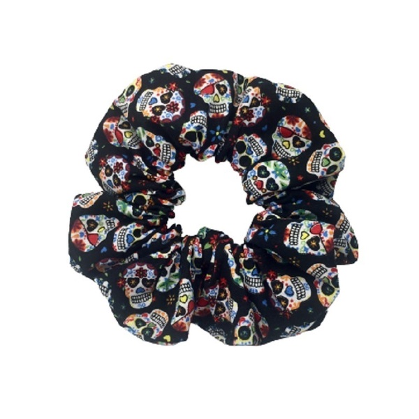 Υφασμάτινο λαστιχάκι scrunchie colorful skulls (medium) μεσαίου μεγέθους - ύφασμα, κορίτσι, για τα μαλλιά, λαστιχάκια μαλλιών