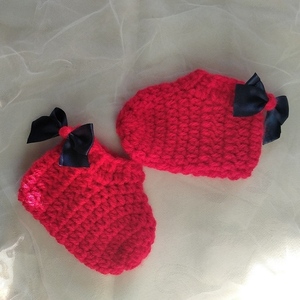 Πλεκτά βρεφικά κόκκινα καλτσάκια με μπλε φιόγκο για κοριτσάκι 6-9 μηνών χειροποίητα - κορίτσι, 6-9 μηνών, δώρα για μωρά, αγκαλιάς - 3