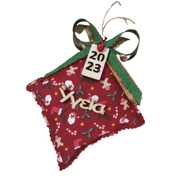 πάνινο κρεμαστό γουράκι σε κόκκινο ύφασμα 10χ10cm - ύφασμα, χριστουγεννιάτικα δώρα, γούρια, γούρι 2023