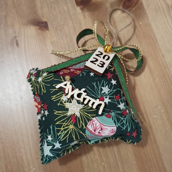 πάνινο κρεμαστό γουράκι σε πράσινο ύφασμα 10x10 cm - ύφασμα, χριστουγεννιάτικα δώρα, γούρια, γούρι 2023 - 2
