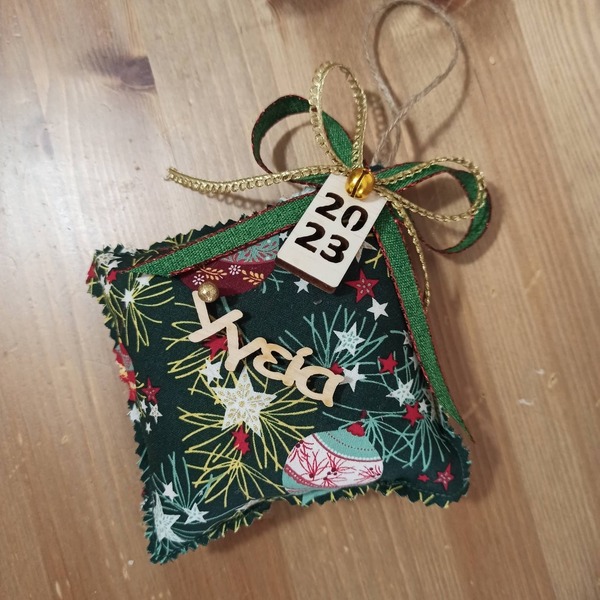 πάνινο κρεμαστό γουράκι σε πράσινο ύφασμα 10x10 cm - ύφασμα, χριστουγεννιάτικα δώρα, γούρια, γούρι 2023 - 3
