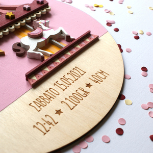 Ενθύμιο γέννησης “Καρουζέλ” - Προσωποποιημένο ξύλινο κάδρο με όνομα και στοιχεία γέννησης, ροζ, 24cm - κορίτσι, προσωποποιημένα, ενθύμια γέννησης - 4