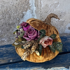 Κολοκύθα βελούδινη με καπάκι γουρι και λουλούδια - βελούδο, γιαγιά, ρόδι, κολοκύθα, γούρια - 2