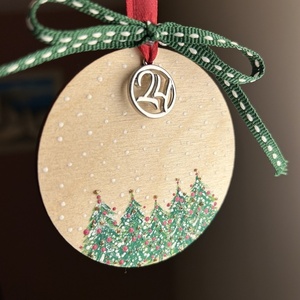 Γούρι 2024 - στολίδι ζωγραφισμένο στο χέρι σχέδιο δεντράκια - ξύλο, ζωγραφισμένα στο χέρι, χριστουγεννιάτικα δώρα, γούρια, γούρι 2023 - 2