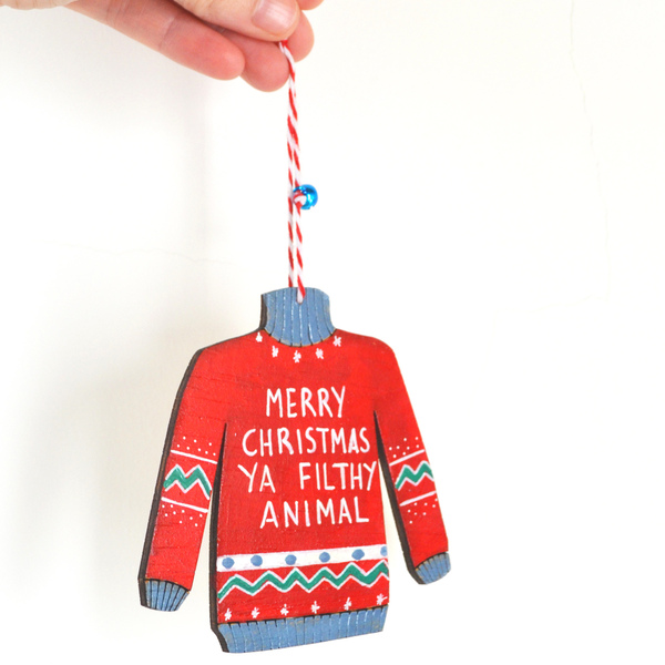 Ξύλινο, χριστουγεννιάτικο στολίδι σε σχήμα πουλόβερ, ύψους 10 εκ. με χιουμοριστική ευχή: Merry Christmas ya filthy animal - ξύλο, στολίδια - 4