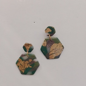 Χειροποίητα σκουλαρίκια από πηλό σε αποχρώσεις του πράσινου με χρυσές λεπτομέρειες, περίπου 5cm - πηλός, κρεμαστά, καρφάκι - 5