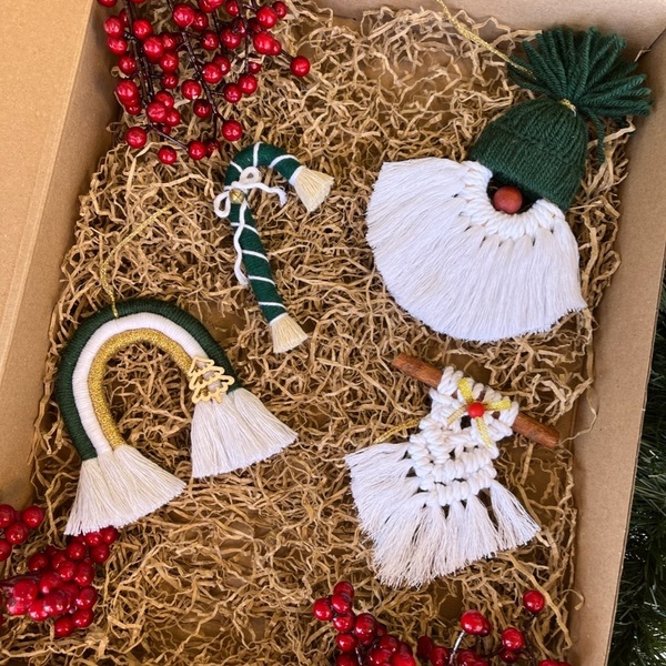 Christmas box με χειροποίητα μακραμέ στολίδια - νήμα, μακραμέ, χριστουγεννιάτικο δέντρο, άγιος βασίλης, στολίδια - 2
