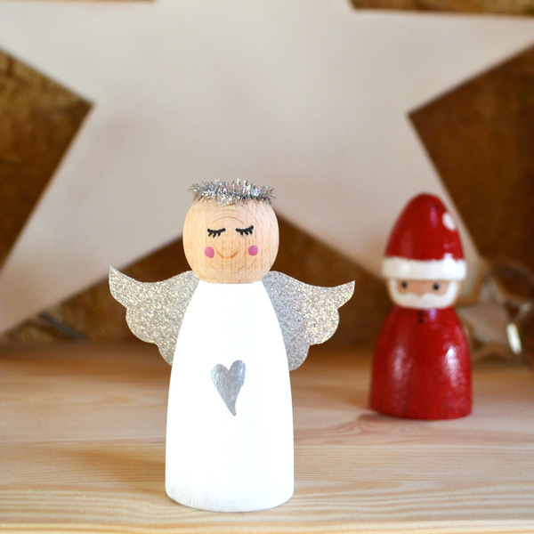 Φύλακας άγγελος σε ξύλινη φιγούρα, ζωγραφισμένος στο χέρι με ακρυλικά χρώματα και στολισμένος με ασημένια φτερά - συνολικό ύψος 9 εκατοστά - ξύλο, διακοσμητικά, χριστουγεννιάτικα δώρα, αγγελάκι - 5