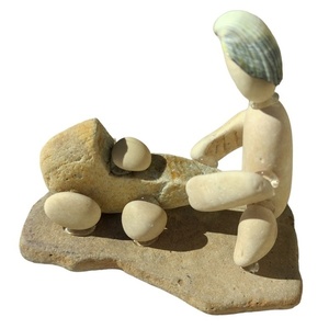 Τέχνη με βότσαλα, αγαλματάκι ύψους 9 εκ, δώρο για μαμά παιδί. - πέτρα, διακοσμητικά - 2